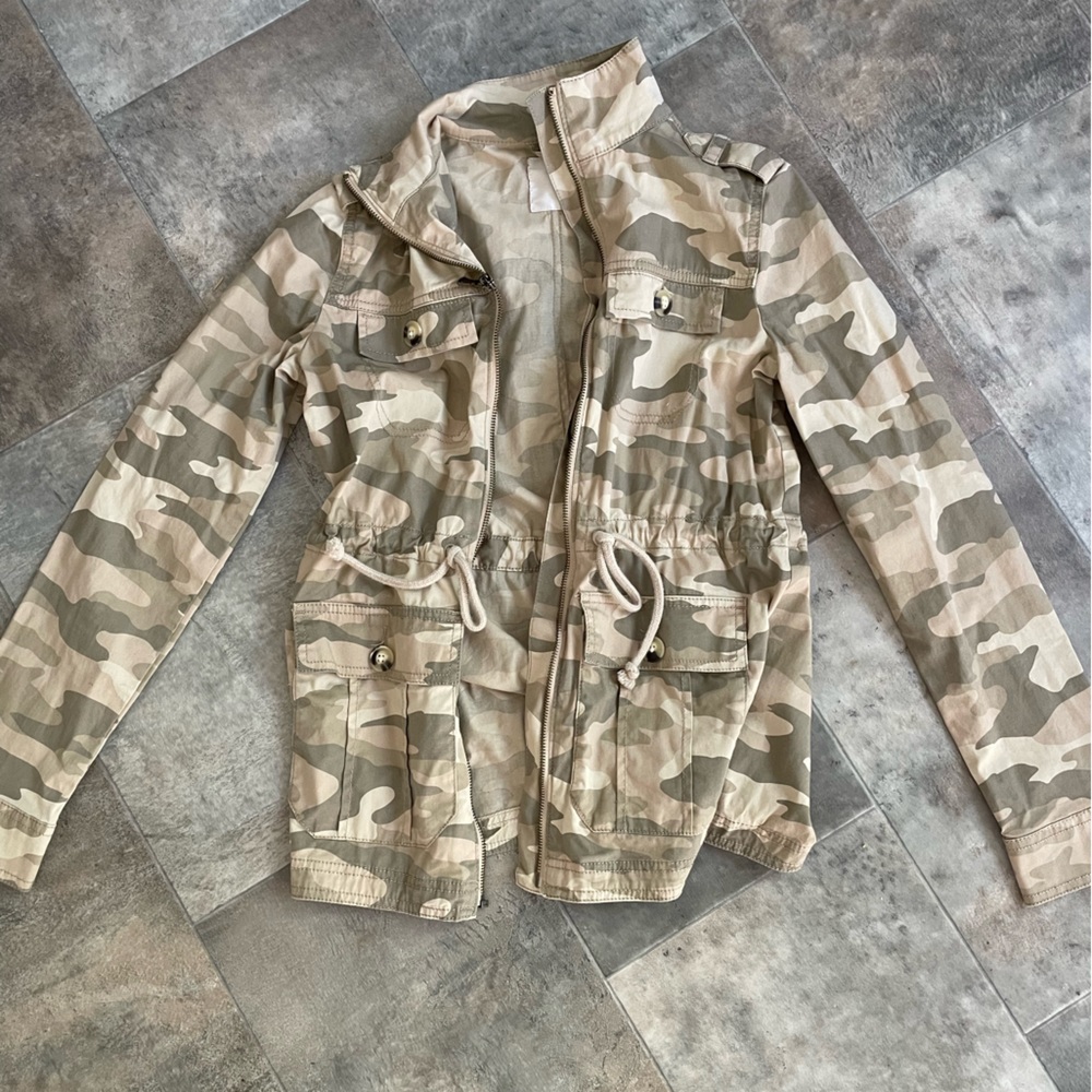 Camouflage light jacket, size small, target brand.